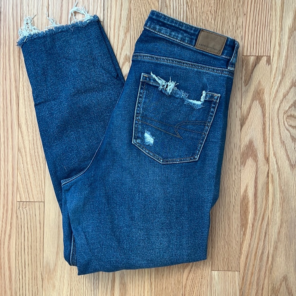 American Eagle Mom Jeans medium wash with rips